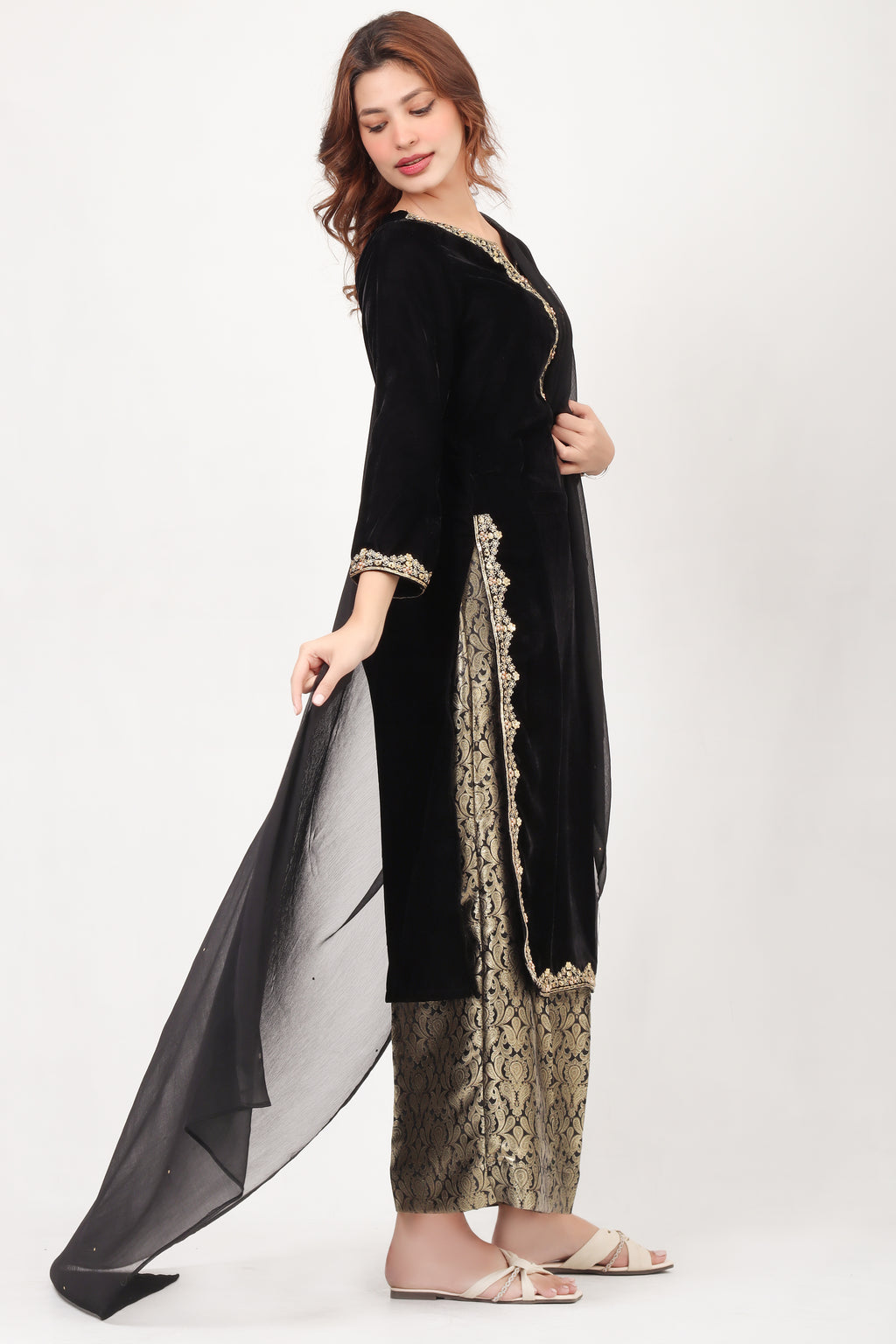 Élan Velvet - 3 Piece Stitched Suit