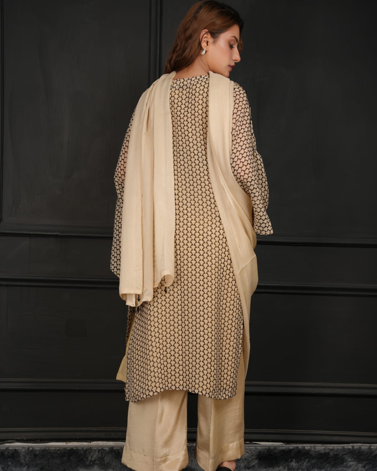 Beige Aura -3 Piece Stitched suit